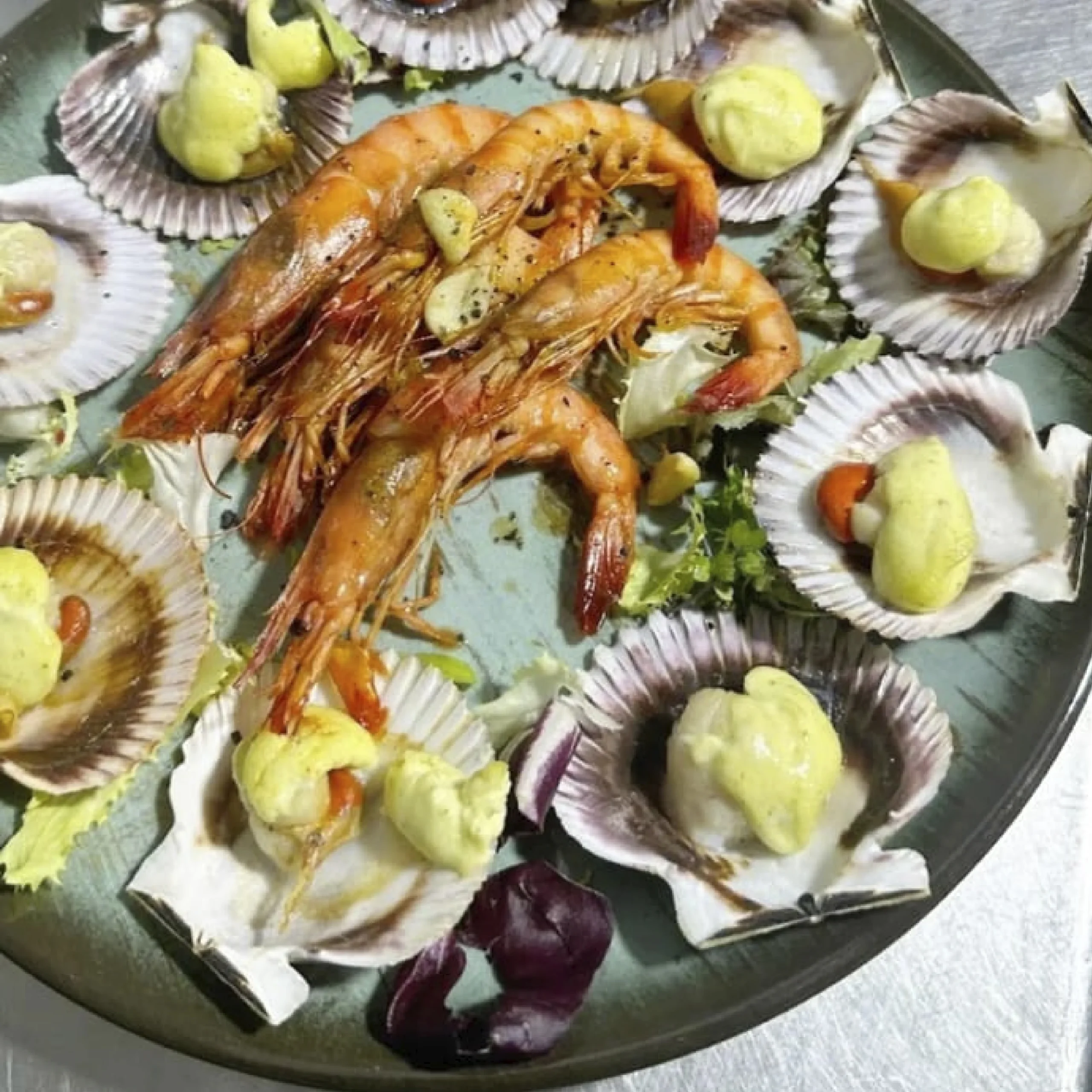 Vieiras y langostinos Teyma