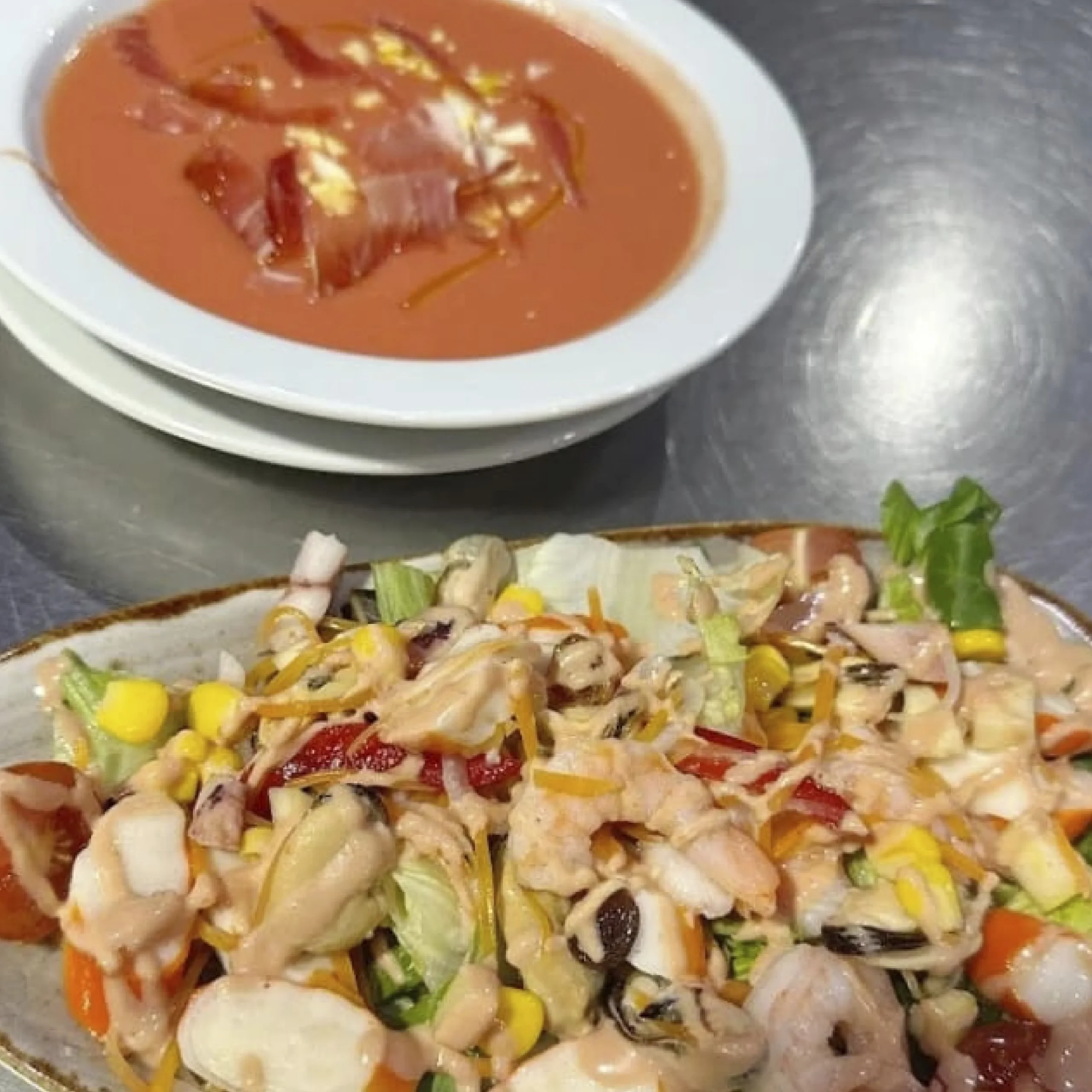 Gazpacho y ensalada Teyma